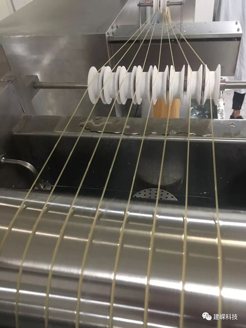 客戶現(xiàn)場紡絲驗(yàn)收，開機(jī)紡絲一氣呵成