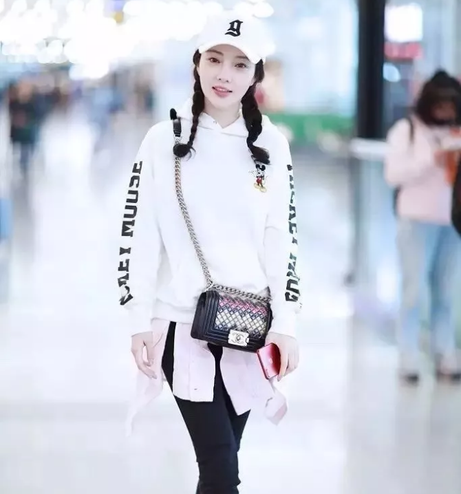 今年秋冬最chic！原來短發(fā)和帽子這么配??！